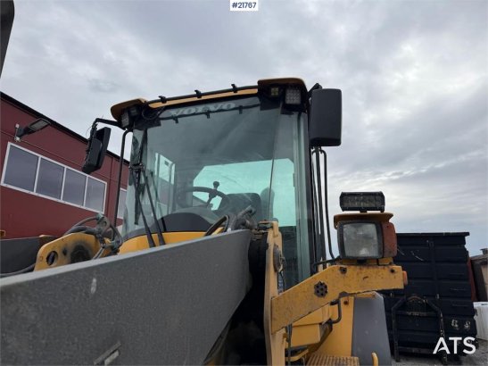 Volvo L90F wheel loader w/ Volvo gravel bucket. WATCH VI 10140 2011 2 Wheel Loaders image 11