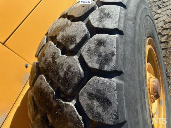 Volvo L90D wheel loader w/ LED lights, folding wing setu L90D wheel loader w/ LED lights, folding wing setu 2002 2 Wheel L...