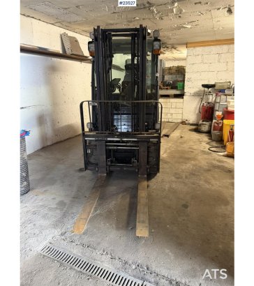Toyota 02-8FDF25 with hydraulic side shift and fork widen 02-8FDF25 with hydraulic side shift and fork widen 2012 2 Forkli...
