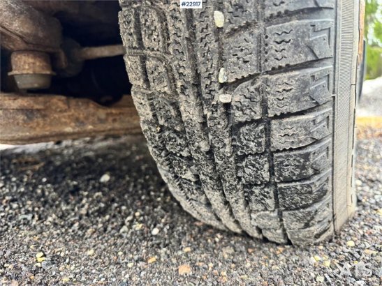 Toyota Hiace 4WD with 2 sets of tires Hiace 4WD with 2 sets of tires 2005 2 Small Vans image 71
