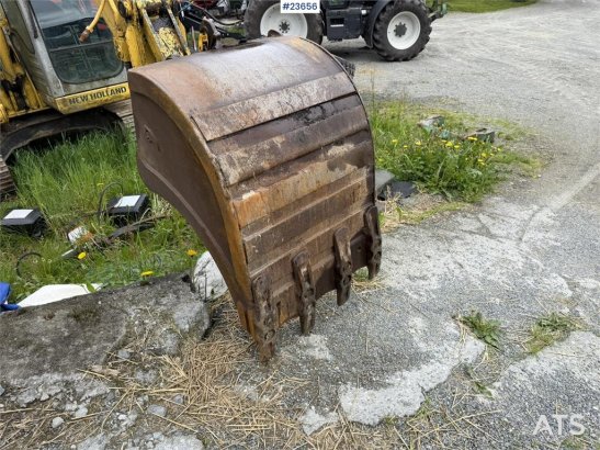 New Holland E70B SR-2 excavator with tooth bucket, gripper, na E70B SR-2 excavator with tooth bucket, gripper, na 2009 2 C...