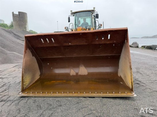 Liebherr L580 wheel loader with a gravel bucket, tooth buck L580 wheel loader with a gravel bucket, tooth buck 2006 2 Whee...