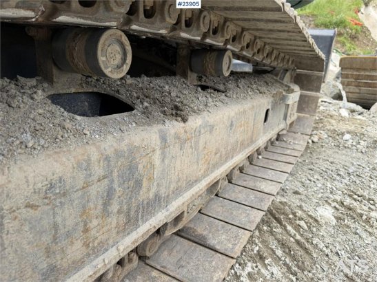 Kobelco Sk140SRLC-3 excavator equipped with a tooth bucket Sk140SRLC-3 excavator equipped with a tooth bucket 2015 2 Crawl...