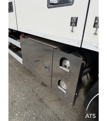 Volvo FM330 4x2 box truck with full side opening and Zep FM330 4x2 box truck with full side opening and Zep 2019 2 image 11
