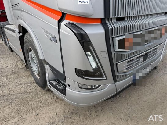 Volvo FH16 -650 tractor unit w/ tandem lift. WATCH VIDEO 590 2024 2 Tractor Units image 11