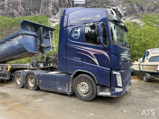 Volvo FH540 6x4 tractor unit with a 2017 3-axle Langendo 590 2019 2 Tractor Units image 11
