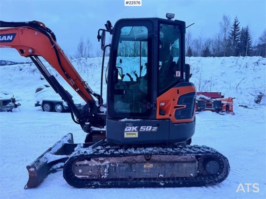 Doosan DX50Z-7 mini excavator – 3 buckets – swing boom – Doosan DX50Z-7 mini excavator – 3 buckets – swing boom – 2022 2 i...