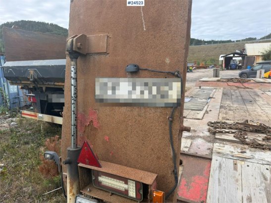 U LTU 3 Tri-axle machinery trailer with hydraulic U LTU 3 Tri-axle machinery trailer with hydraulic 2002 2 Lowloader trail...