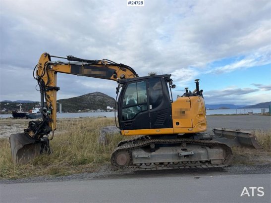 Liebherr R914 excavator with GPS, bucket, and tiltrotator. R914 excavator with GPS, bucket, and tiltrotator. 2019 2 Crawle...
