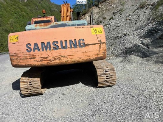 Samsung se210 LC3 Excavator w/ toothed bucket. WATCH THE V Samsung se210 LC3 Excavator w/ toothed bucket. WATCH THE V 1999...
