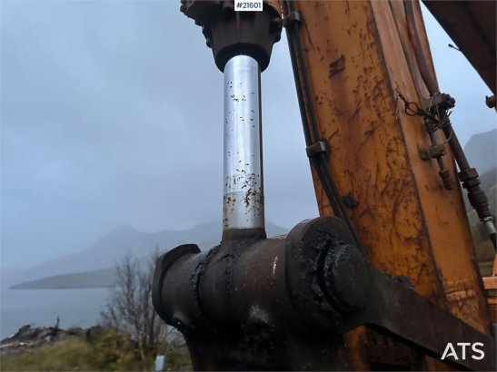 Hyundai Robex 210LC- 3H excavator. Replaced tracks 100 hou Robex 210LC- 3H excavator. Replaced tracks 100 hou 1997 2 Crawl...
