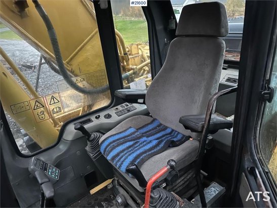 Komatsu PC240LC excavator. WATCH VIDEO. PC240LC excavator. WATCH VIDEO. 2000 2 Crawler Excavators image 12