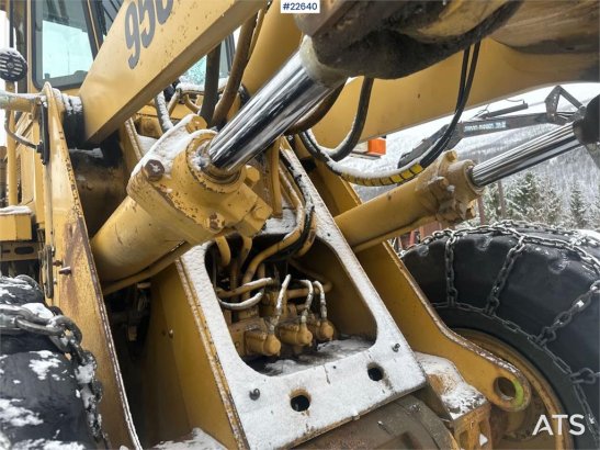 CAT 950F wheel loader w/ 2 buckets and pallet forks 254 1991 2 Wheel Loaders image 12