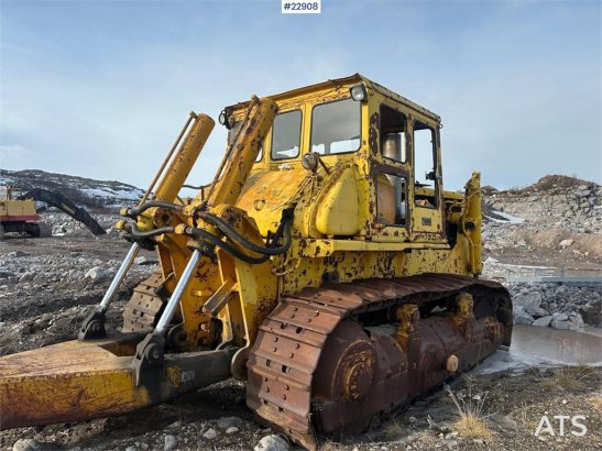 Komatsu D355-3 A dozer w/ ripper and cutter D355-3 A dozer w/ ripper and cutter 1976 2 Dozers image 12