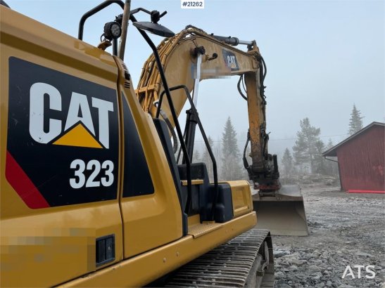 CAT 323-07 w/rotor tilt, cleaning drawer and tooth buc 36 2018 2 Crawler Excavators image 15