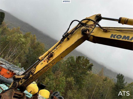 Komatsu PC240LC-6K Crawler Excavator w/ Digging Bucket. PC240LC-6K Crawler Excavator w/ Digging Bucket. 2001 2 Crawler Exc...