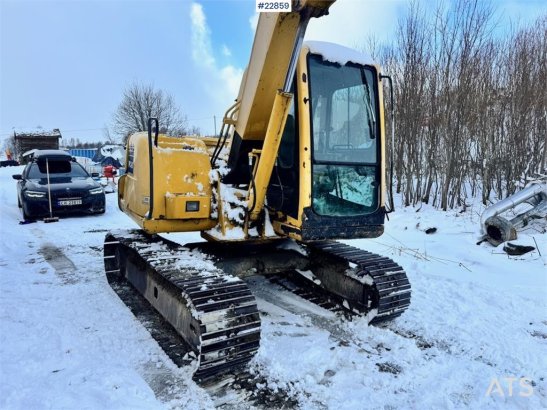 Komatsu PC60-7 crawler excavator with powertilt and 3 buck PC60-7 crawler excavator with powertilt and 3 buck 1994 2 Crawl...