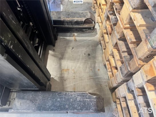 Rocla S16 reach truck with charger Rocla S16 reach truck with charger 2001 2 Forklift image 42