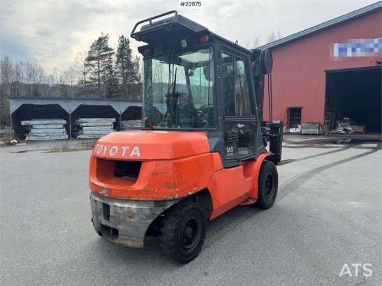 Toyota 42-7FD45 forklift – 9355 hours – 5.5 meter lifting 42-7FD45 forklift – 9355 hours – 5.5 meter lifting 2008 2 Forkli...