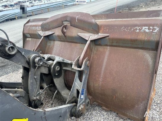 Volvo L90H wheel loader with joystick control and a buck L90H wheel loader with joystick control and a buck 2018 2 Wheel L...