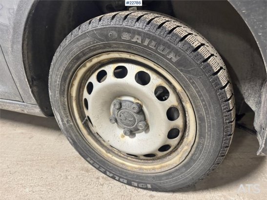 Volkswagen Caddy 4x4 with 2 sets of tires and interior fittin Volkswagen Caddy 4x4 with 2 sets of tires and interior fitti...