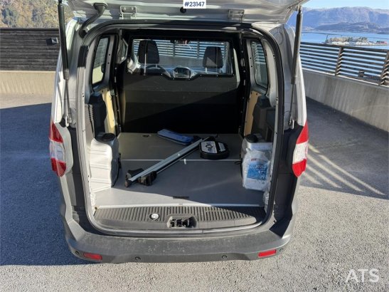 Ford Transit Courier with roof rails, chains, summer/wi Transit Courier with roof rails, chains, summer/wi 2018 2 Small Va...