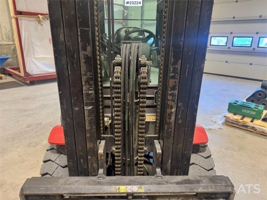 Manitou M135D Forklift – 2400 hours! M135D Forklift – 2400 hours! 2018 2 Forklift image 12