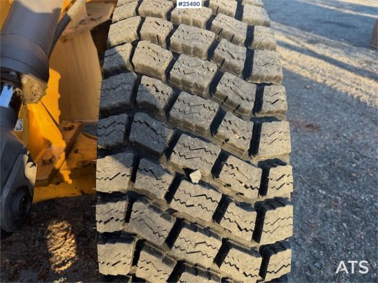 Volvo L50C wheel loader w/ 3 buckets, pallet forks, plow L50C wheel loader w/ 3 buckets, pallet forks, plow 1996 2 Wheel L...