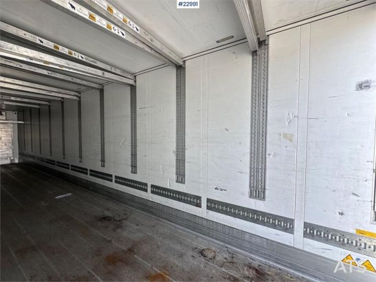 Schmitz Cargobull box semi-trailer with Carrier refrigeration unit. Schmitz Cargobull box semi-trailer with Carrier refrig...