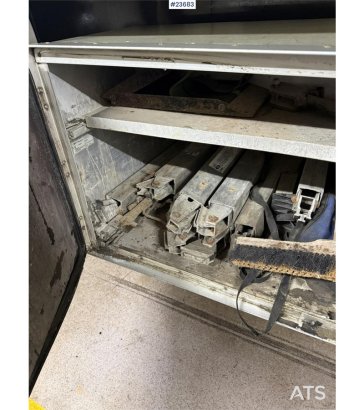 Ekeri T3-K 3 axle closed semi trailer w/ full side openi Ekeri T3-K 3 axle closed semi trailer w/ full side openi 2014 2 i...