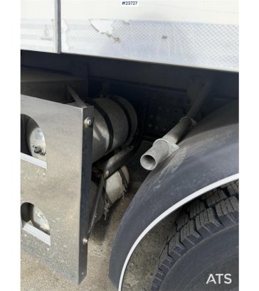 Volvo FM330 4x2 box truck with full side opening and Zep FM330 4x2 box truck with full side opening and Zep 2019 2 image 12