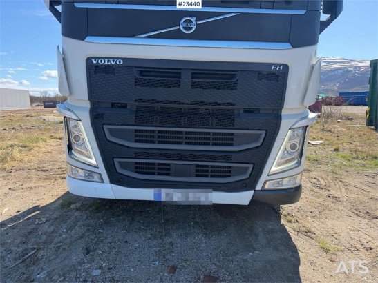 Volvo FH 540 6x2 hook truck w/ 20T hook - One owner. WAT 590 2019 2 Tractor Units image 12