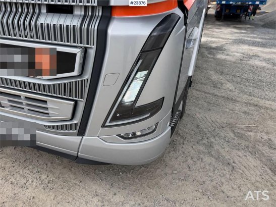 Volvo FH16 -650 tractor unit w/ tandem lift. WATCH VIDEO 590 2024 2 Tractor Units image 12