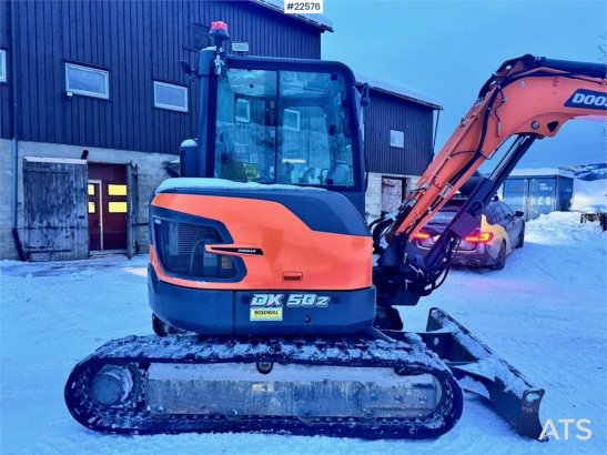 Doosan DX50Z-7 mini excavator – 3 buckets – swing boom – Doosan DX50Z-7 mini excavator – 3 buckets – swing boom – 2022 2 i...
