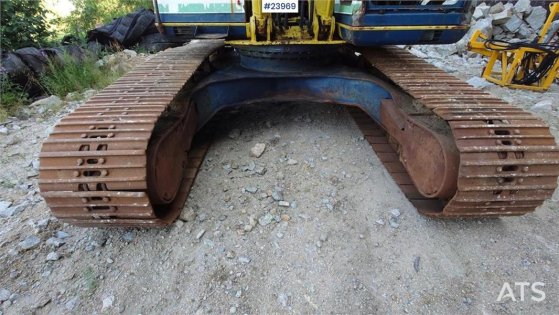 Kobelco SK200LC Excavator with digging bucket SK200LC Excavator with digging bucket 1991 2 Crawler Excavators image 12