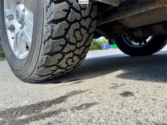 Toyota Land Cruiser – 190 HP – 2 Sets of Tires Land Cruiser – 190 HP – 2 Sets of Tires 2014 2 Small Vans image 12
