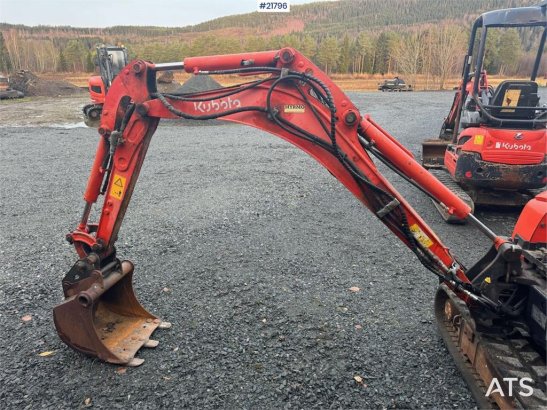 Kubota U17-3a Mini Excavator with Digging Bucket – Custom U17-3a Mini Excavator with Digging Bucket – Custom 2009 2 image 12