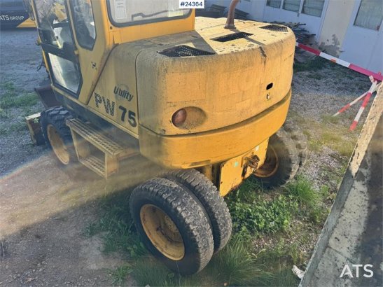 Komatsu PW75 Wheeled Excavator w/ Tilting Grading Bucket – 915 1998 2 Wheeled Excavators image 12