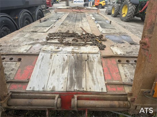 U LTU 3 Tri-axle machinery trailer with hydraulic U LTU 3 Tri-axle machinery trailer with hydraulic 2002 2 Lowloader trail...