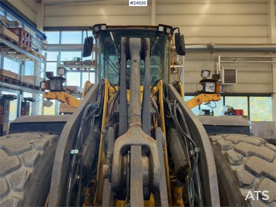 Volvo L110E Wheel Loader WATCH VIDEO L110E Wheel Loader WATCH VIDEO 2003 2 Wheel Loaders image 12