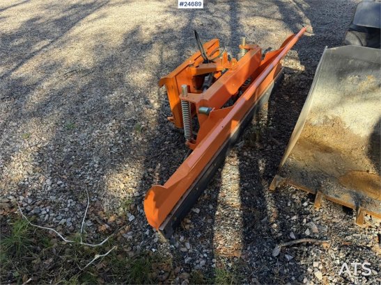 Heracles H280 Wheel Loader w/Snow Plow, Bucket and Pallet F Heracles H280 Wheel Loader w/Snow Plow, Bucket and Pallet F 20...