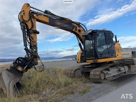 Liebherr R914 excavator with GPS, bucket, and tiltrotator. R914 excavator with GPS, bucket, and tiltrotator. 2019 2 Crawle...