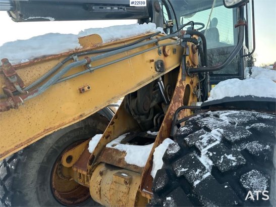 CAT 930G w/ bucket, pallet forks and scale. See hours! 930G w/ bucket, pallet forks and scale. See hours! 2005 2 Wheel Loa...