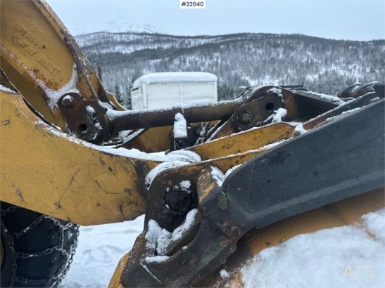 CAT 950F wheel loader w/ 2 buckets and pallet forks 254 1991 2 Wheel Loaders image 13