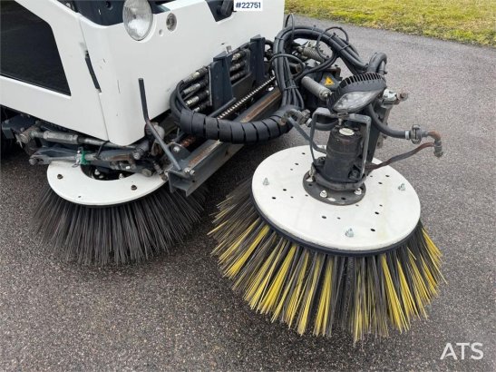 Aebi MFH2500 sweeper Aebi MFH2500 sweeper 2006 2 image 13