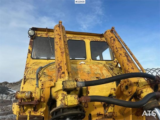 Komatsu D355-3 A dozer w/ ripper and cutter D355-3 A dozer w/ ripper and cutter 1976 2 Dozers image 13