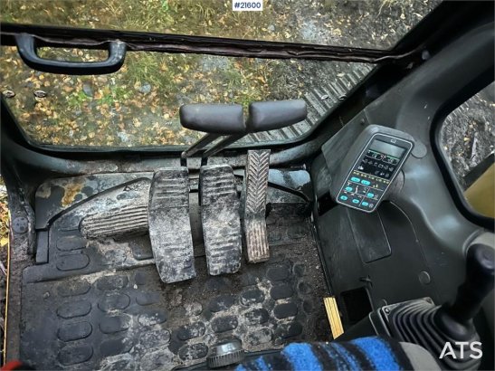 Komatsu PC240LC excavator. WATCH VIDEO. PC240LC excavator. WATCH VIDEO. 2000 2 Crawler Excavators image 28
