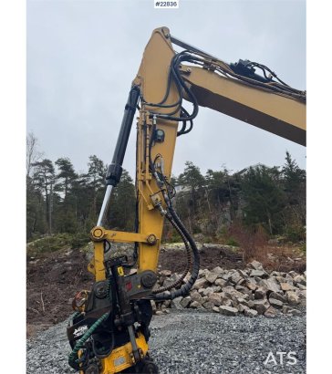 CAT 313FL crawler excavator with 2 buckets and tiltrot 26 2017 2 Crawler Excavators image 13