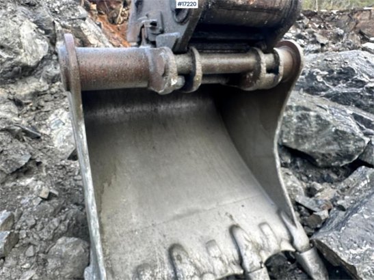 Volvo EC360 BLC Tracked excavator w/ digging bucket and 10058 2004 2 Crawler Excavators image 43