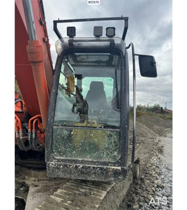 Hitachi ZX210LC-5B Tracked excavator w/ tilt, bucket and G ZX210LC-5B Tracked excavator w/ tilt, bucket and G 2013 2 Crawl...